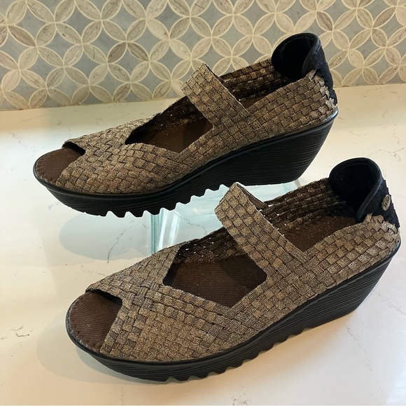 NWOB Bernie Mev. Women's Lulia EU Size 41/US 9.5 Gold Black Basket Weave Wedge - Picture 2 of 10